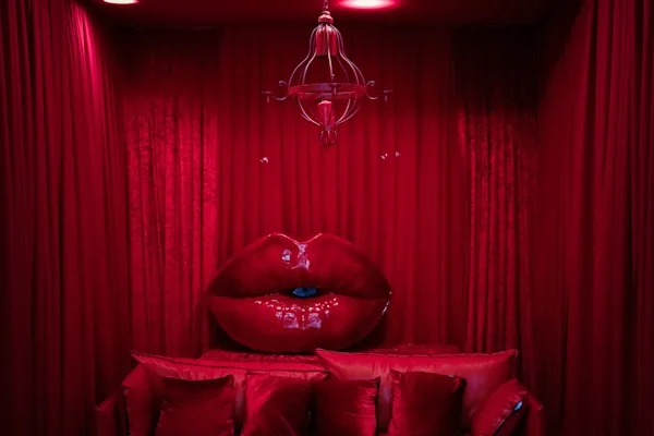 Findom chat room with an elegant dark atmosphere